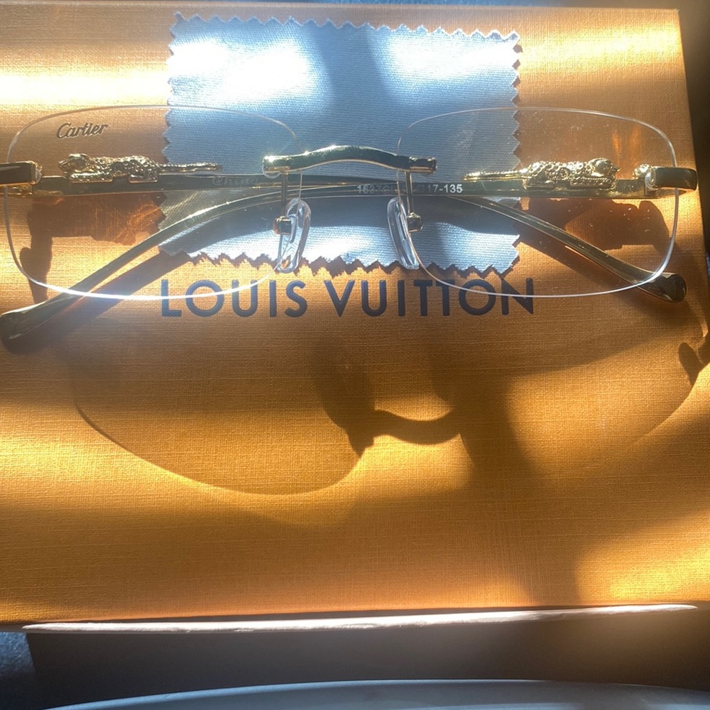 CLEAR GLASSES